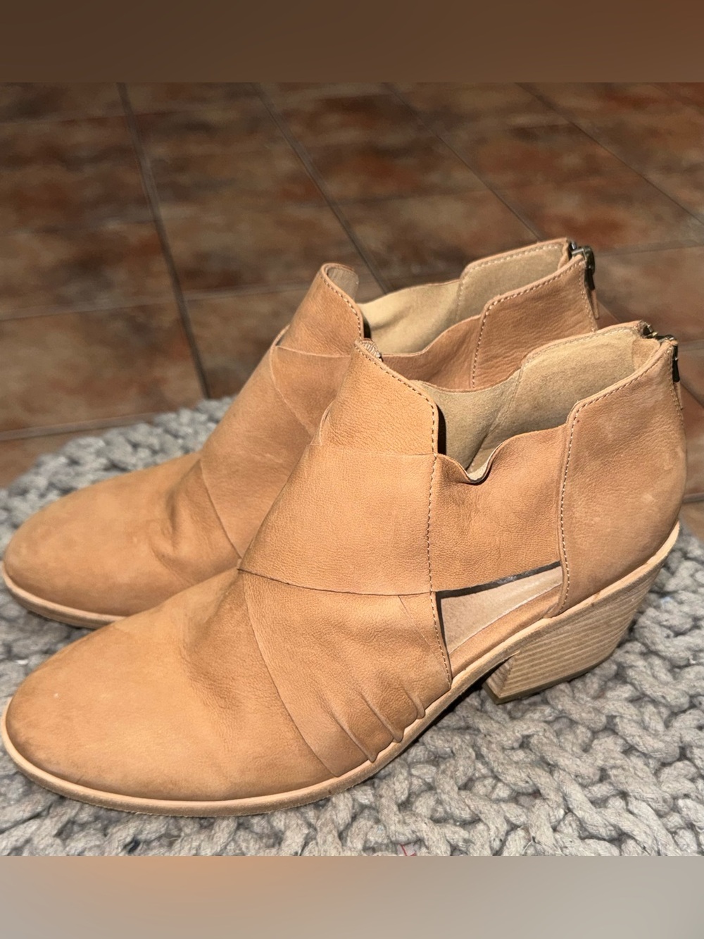 Eileen Fisher Walt Cross Strap Ankle Bootie sz 9